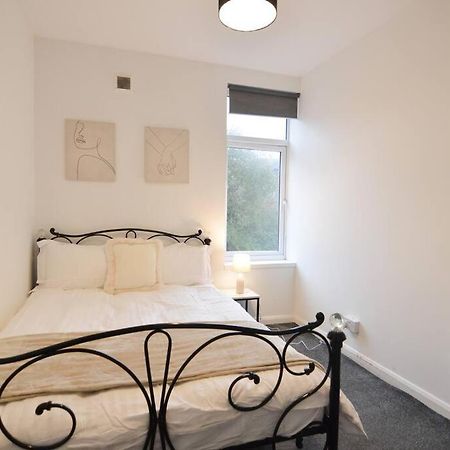 Contemporary 3 Bedroom Flat カーコーディ エクステリア 写真
