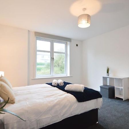 Contemporary 3 Bedroom Flat カーコーディ エクステリア 写真
