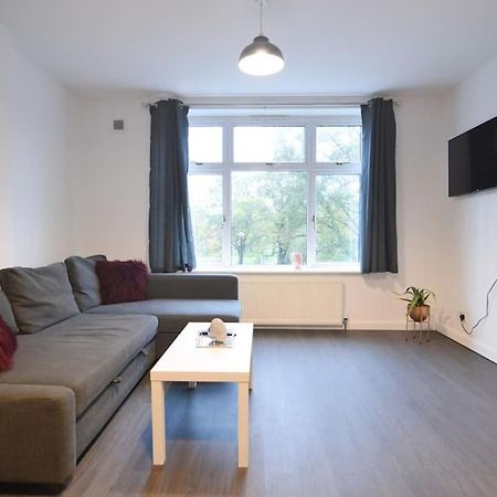 Contemporary 3 Bedroom Flat カーコーディ エクステリア 写真