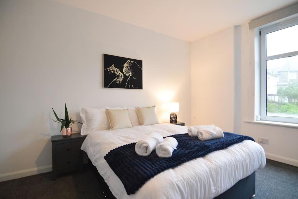 Contemporary 3 Bedroom Flat カーコーディ エクステリア 写真